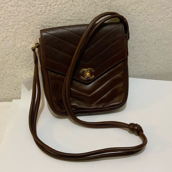 Chanel Vintage CC Turnlock Crossbody Bag  Envelope Flap Chevron Lambskin… - Picture 1 of 16